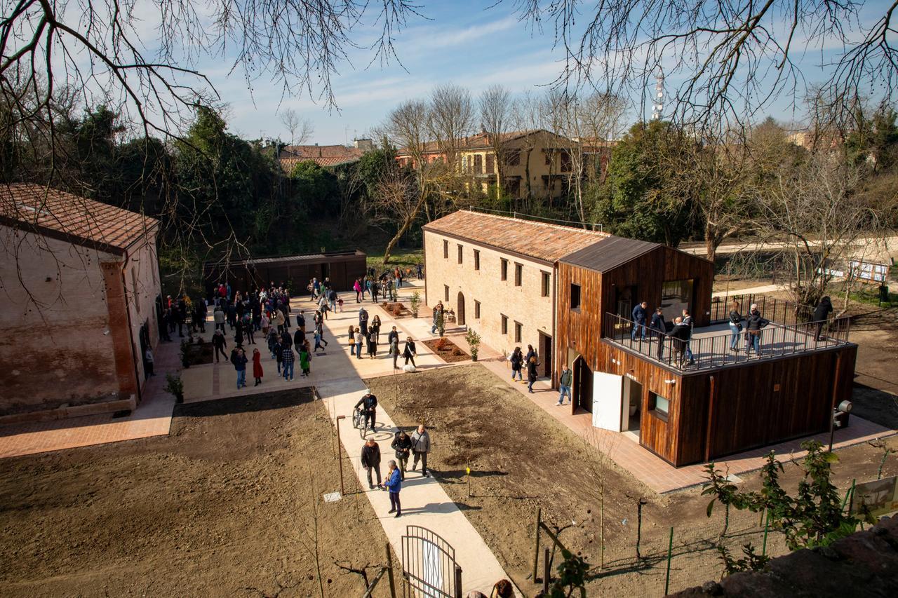 INAUGURAZIONE CASA DEI POLLI FERRARA visual data 2